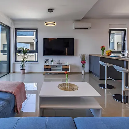 Apartament Awesome In With Kitchen