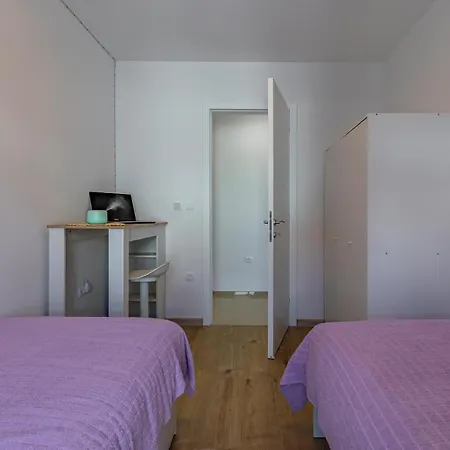 2 Bedroom Beautiful In Apartmán Banjole