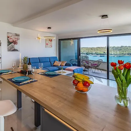 Apartmán 2 Bedroom Beautiful In Banjole