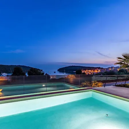 2 Bedroom Beautiful In *