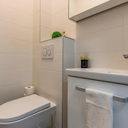 Apartmán 2 Bedroom Beautiful In Banjole