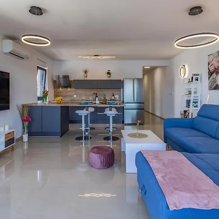 2 Bedroom Beautiful In *