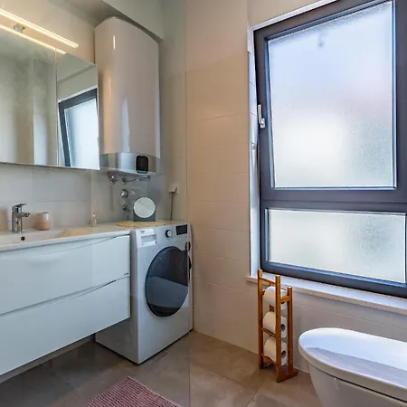 2 Bedroom Beautiful In Banjole